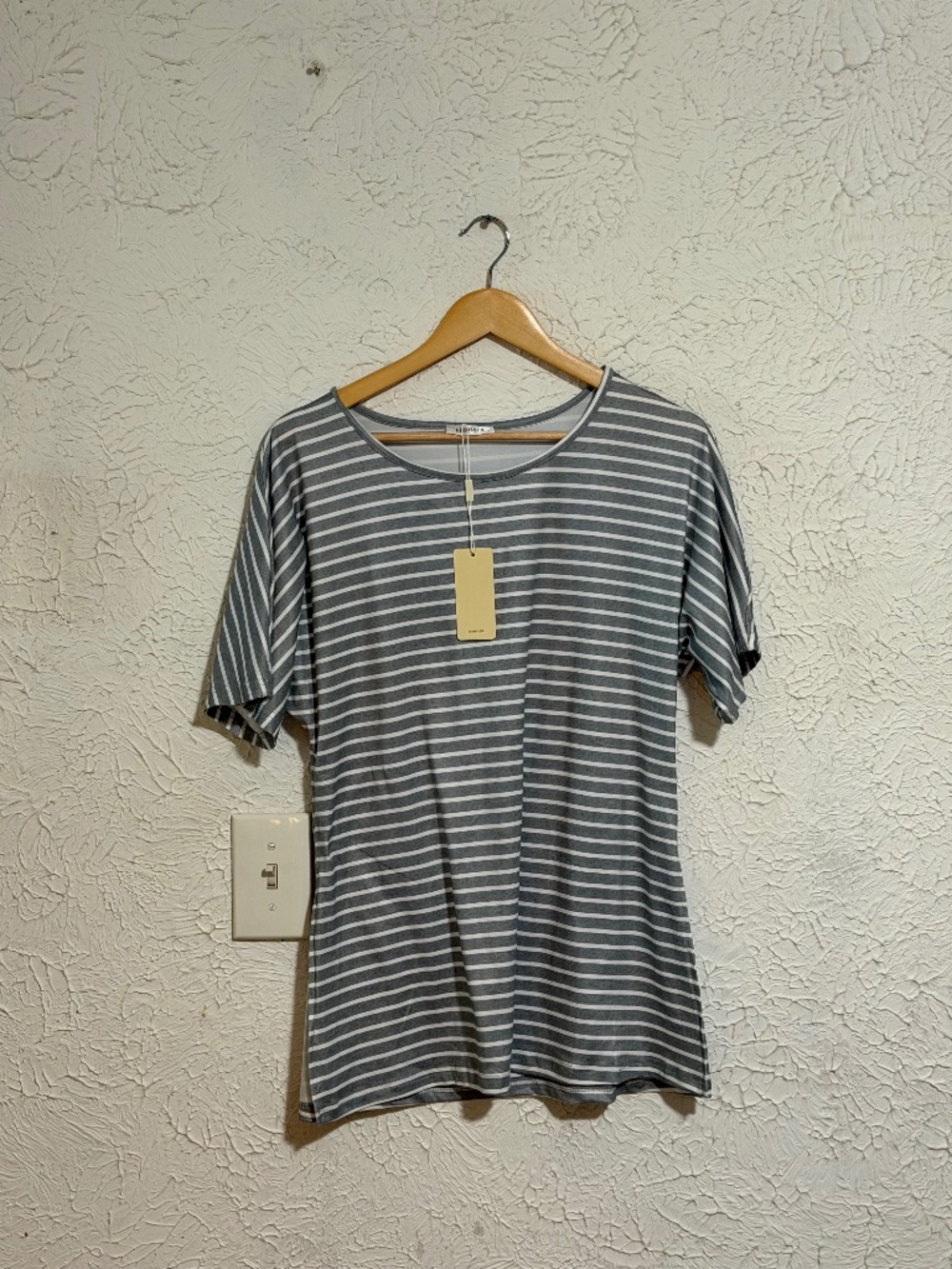 Ekouaer Women's Maternity Top Gray Stripe Size Medium NWT Short Sleeve